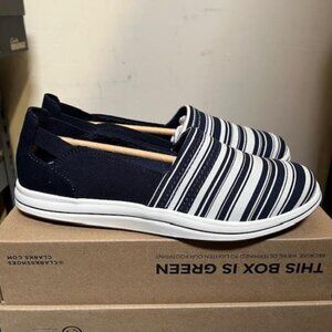 Clarks Women's Flats Slip On Breeze Step Loafers, Navy White Canvas